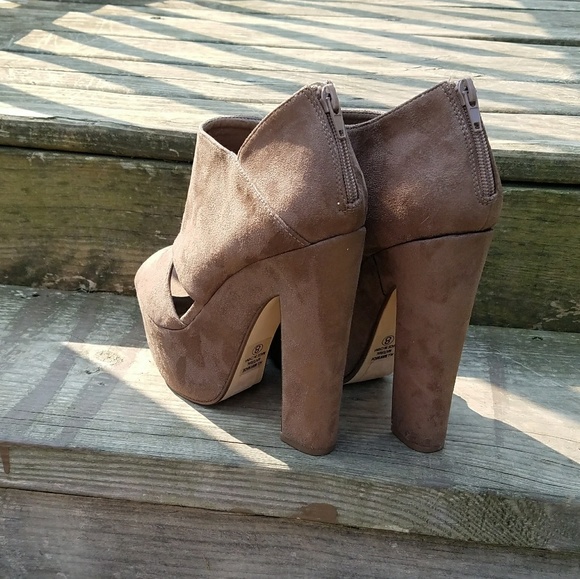 Charlotte Russe Heels - Picture 3 of 4