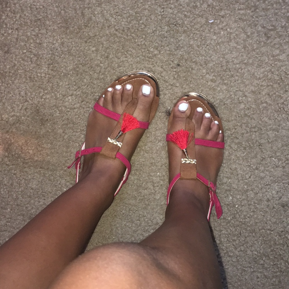 Red and tan sandals!!!✌🏾✌🏾
