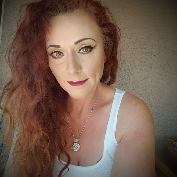 Meet your Posher, April - Picture 2 of 3