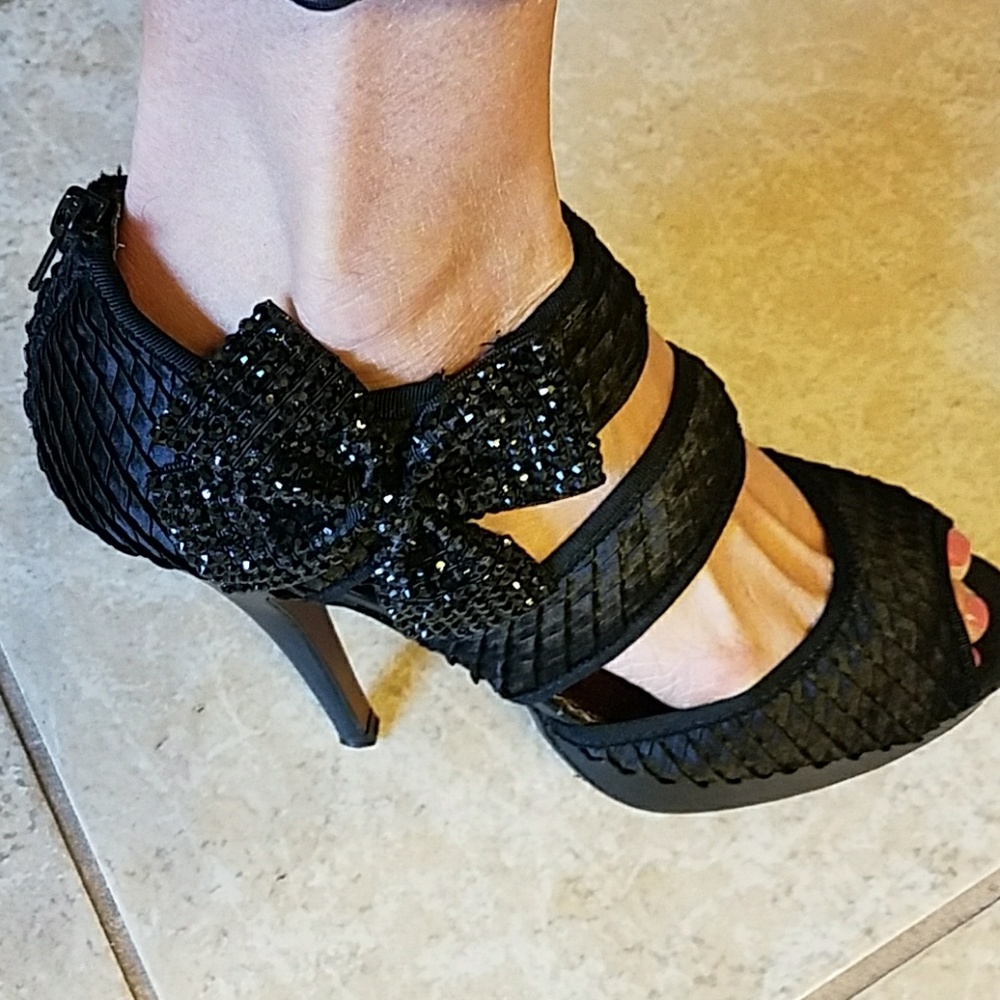 Poetic Licence Sz. 7.5 Black Heels Embellished