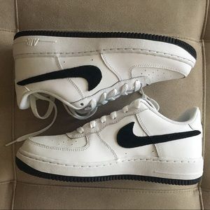 NEW LISTING!! Nike Air Force 1