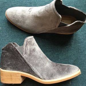 Dolce Vita Tay Booties (Grey)