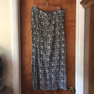 Old Navy large  black & white maxi skirt