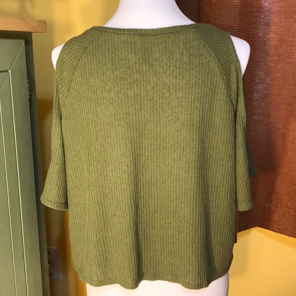 H&M divided forest green top medium - Picture 3 of 4