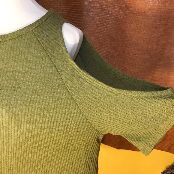 H&M divided forest green top medium - Picture 4 of 4