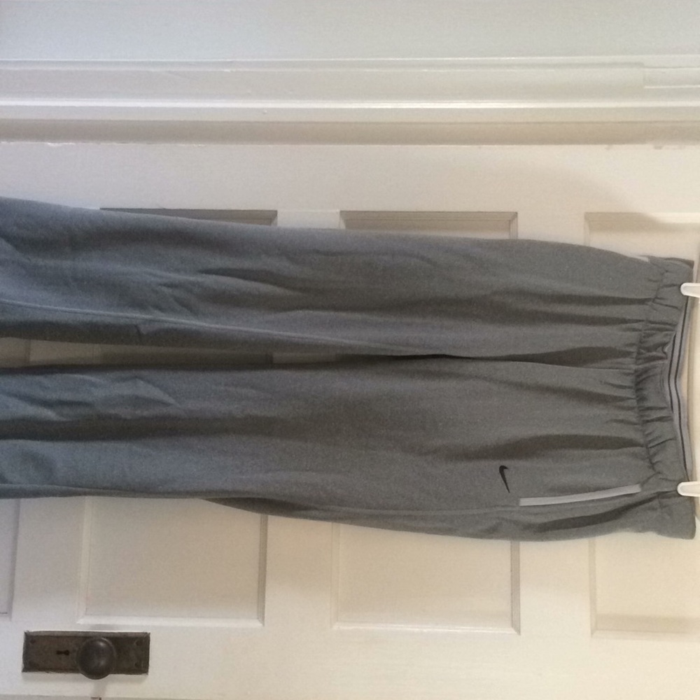 Like new Nike Therma-Fit track pants