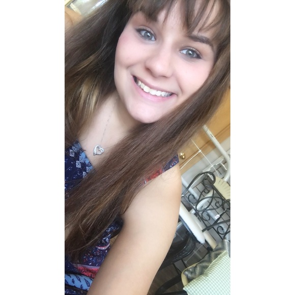 Meet your Posher, Sabrina - Picture 1 of 1