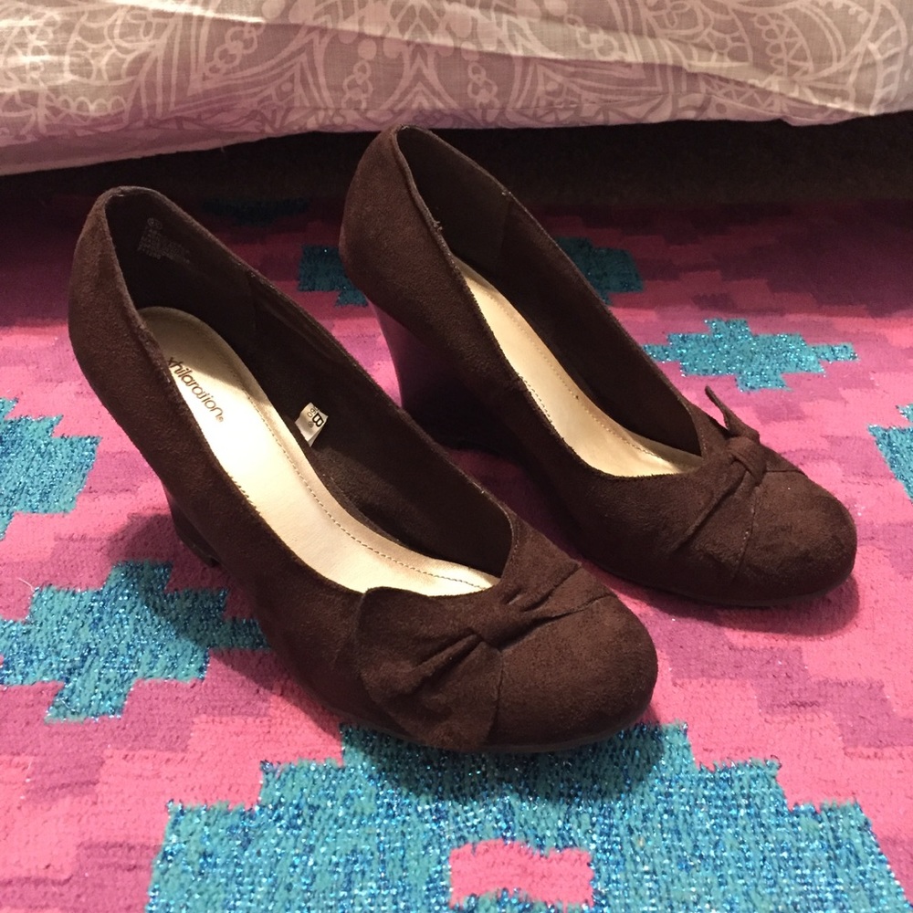 Xhilaration Brown Bow Wedge