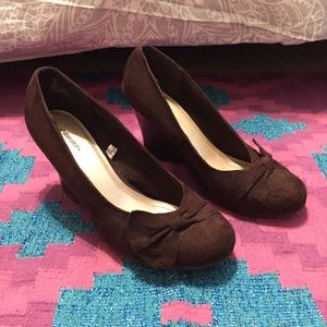 Xhilaration Brown Bow Wedge