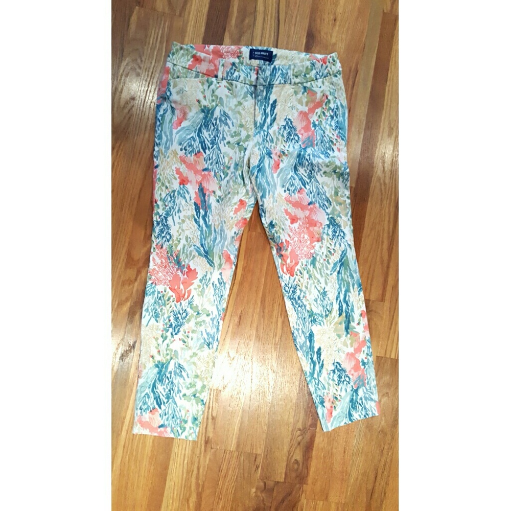 Old Navy mid rise pixie pant