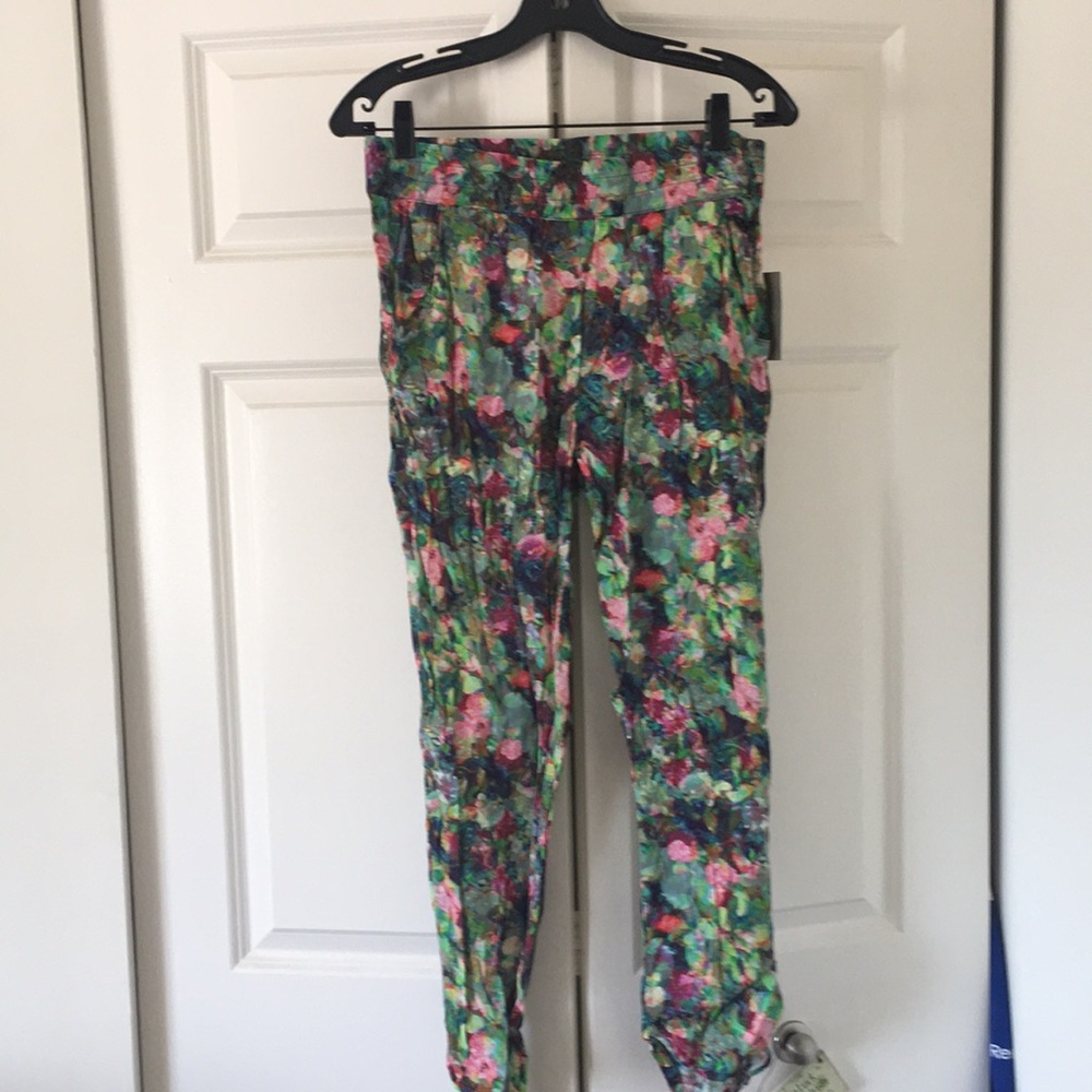 Fun floral pants!