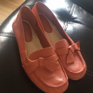 Nine West coral flats