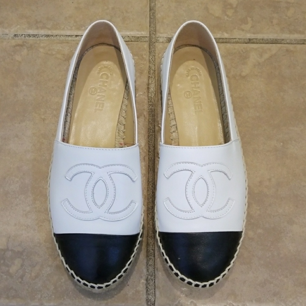 AUTH CHANEL White Black Leather CC Espadrilles