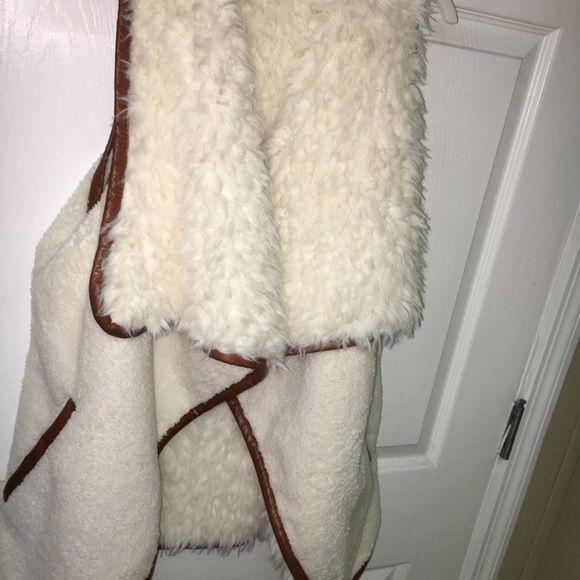 Jackets & Blazers - Fur vest