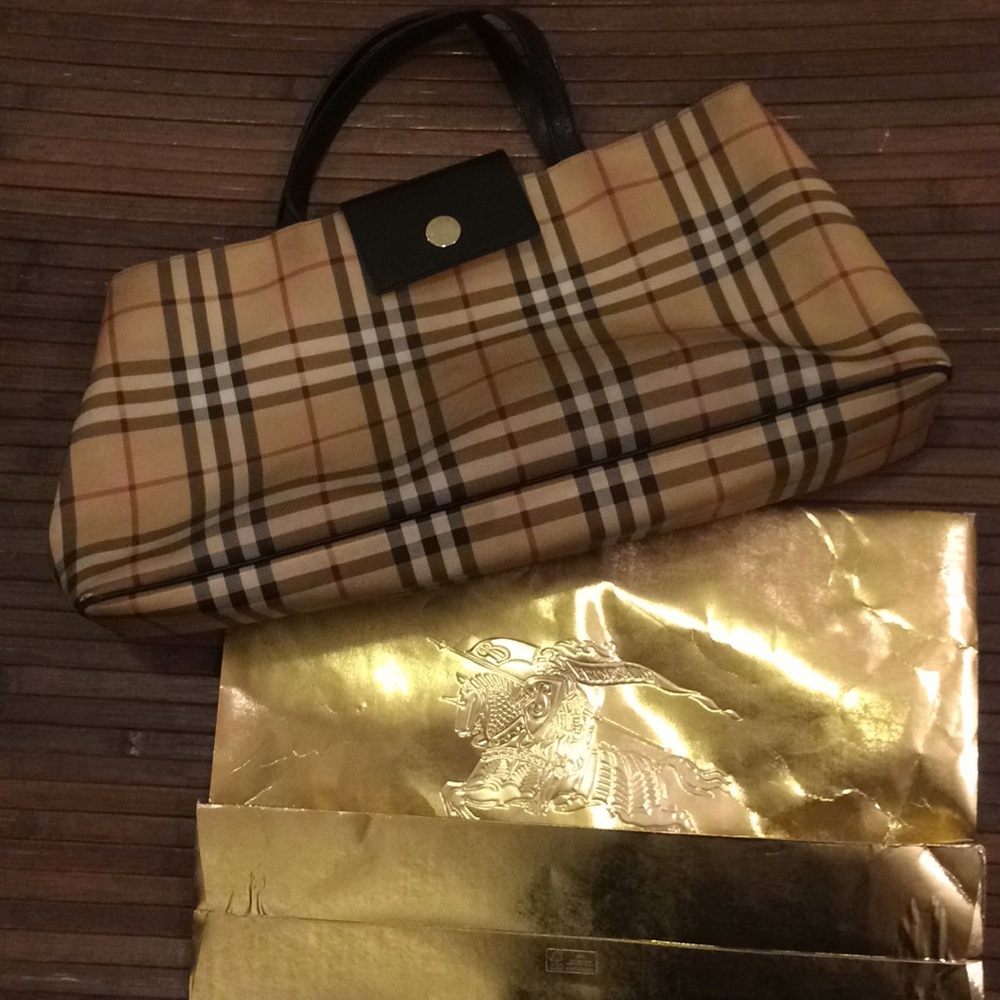 Authentic Burberry tote nova check 9x16
