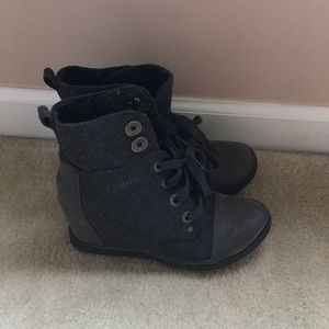 Gray hidden wedge shoes