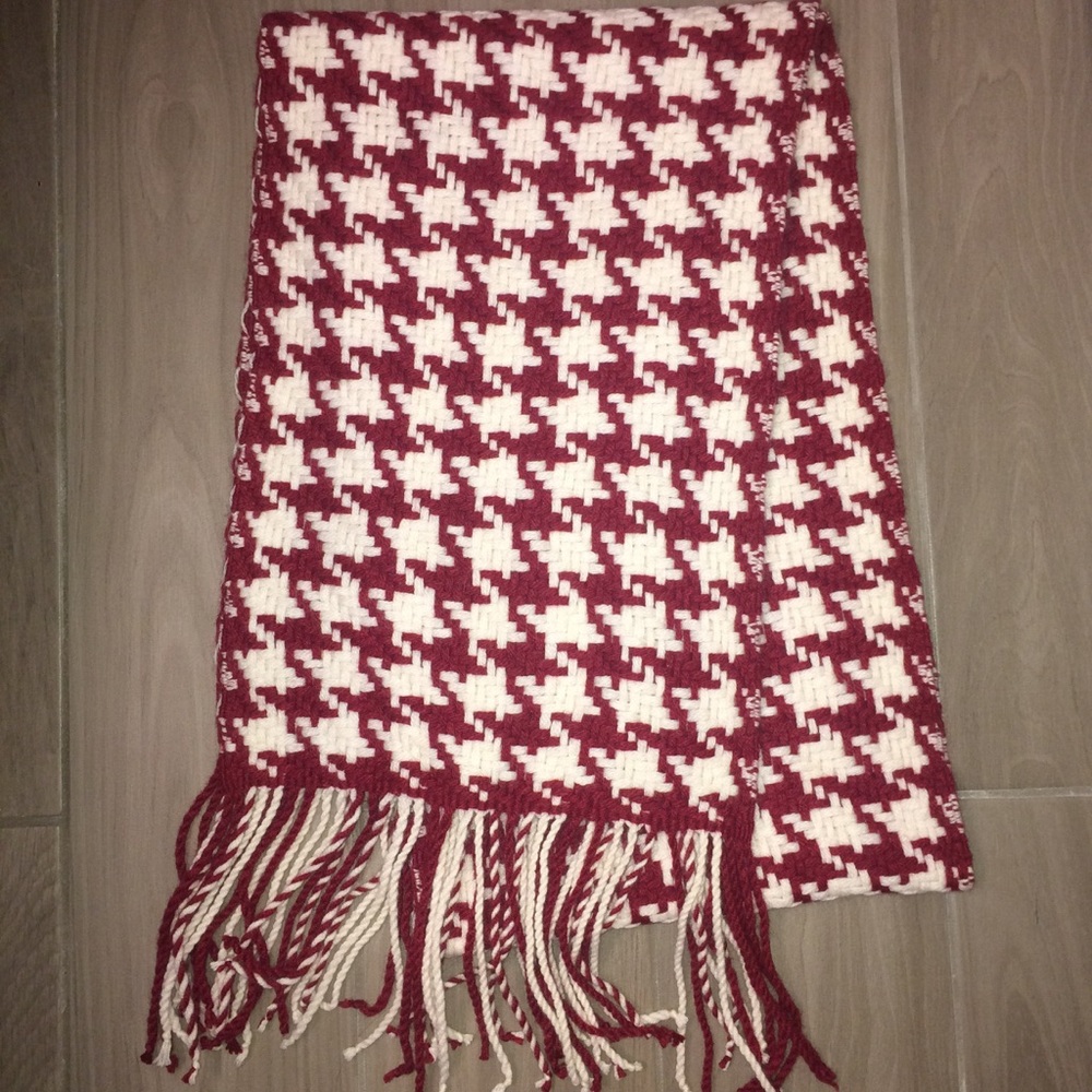Banana Republic Houndstooth Scarf