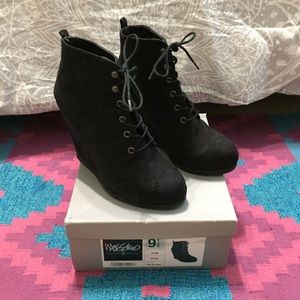 *SOLD* Mossimo Kylin Black Wedge