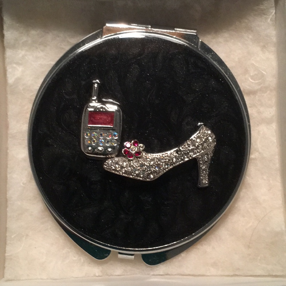 NEW Jeweled Compact Mirror 💄👠
