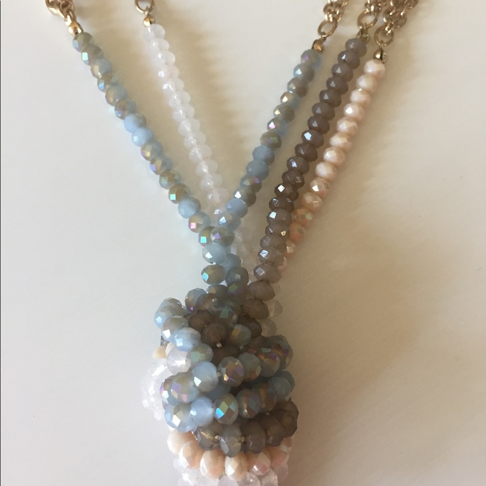 The Limited drop necklace.