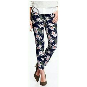 Old Navy blue floral pixie pant