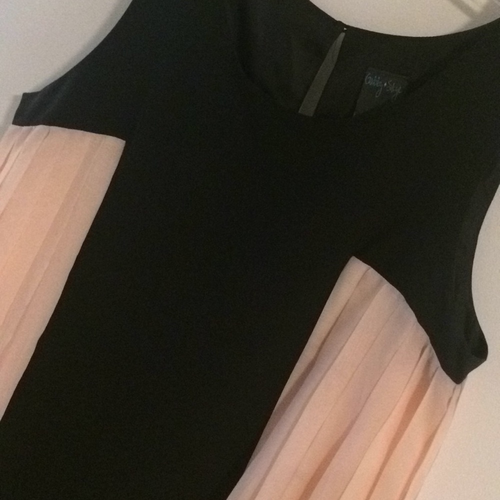 Beautiful Flattering black and pink shift dress