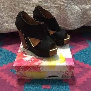 *SOLD* Chinese Laundry Jam Session Wedge