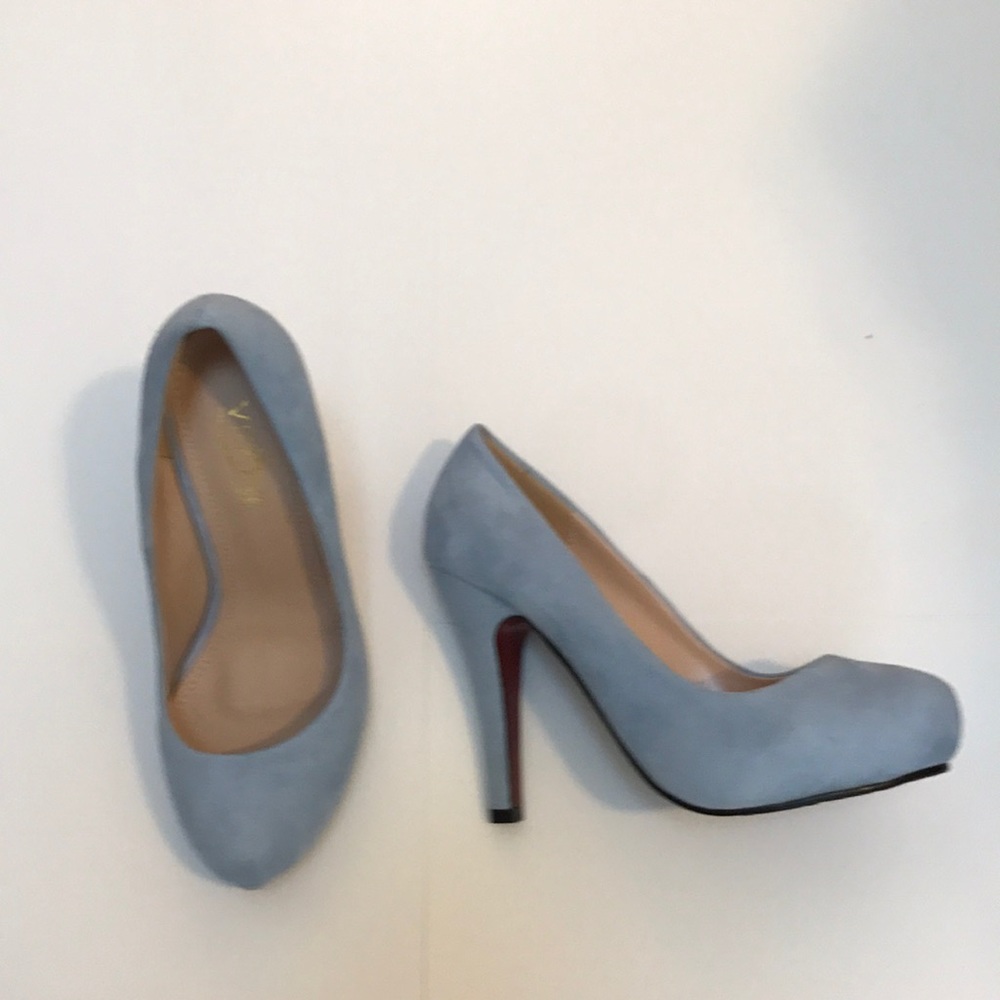 Suede bluished-grey heels