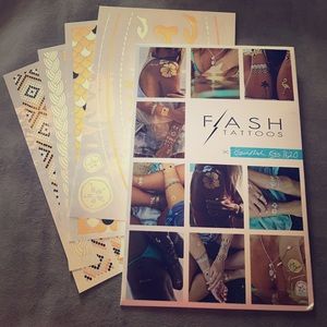 'Goldfish Kiss H2O' Flash Tattoo Set