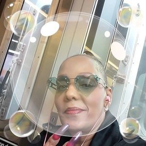 Meet your Posher, Haydee