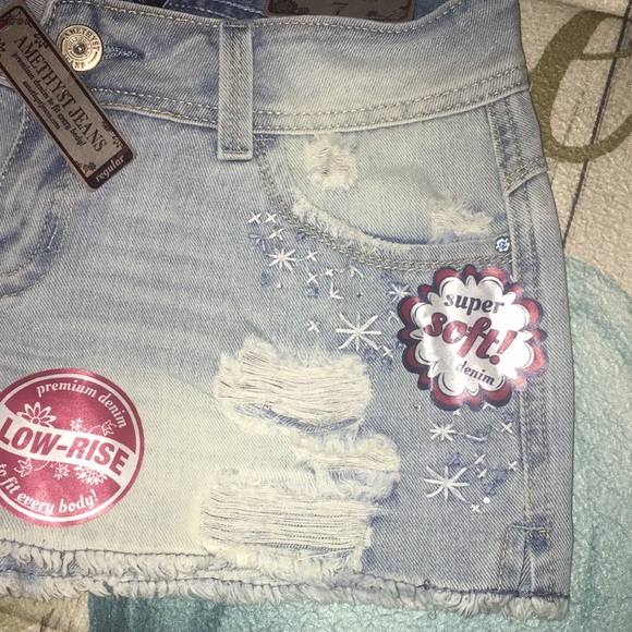 Low-rise Jean Shorts Distressed - Picture 3 of 7