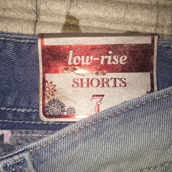 Low-rise Jean Shorts Distressed - Picture 5 of 7