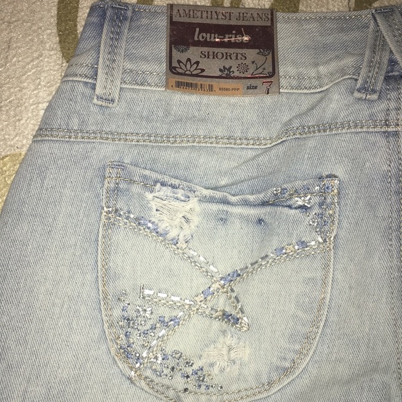 Low-rise Jean Shorts Distressed - Picture 6 of 7