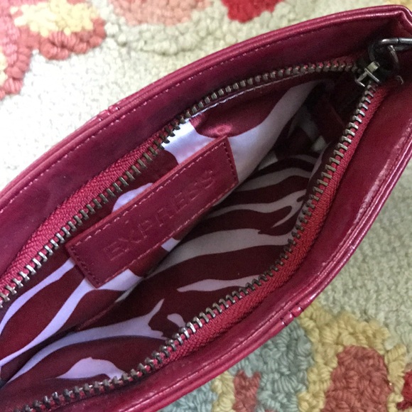 Express red faux leather clutch wallet - Picture 3 of 3