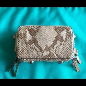 G.I.L.I leather crossbody/clutch