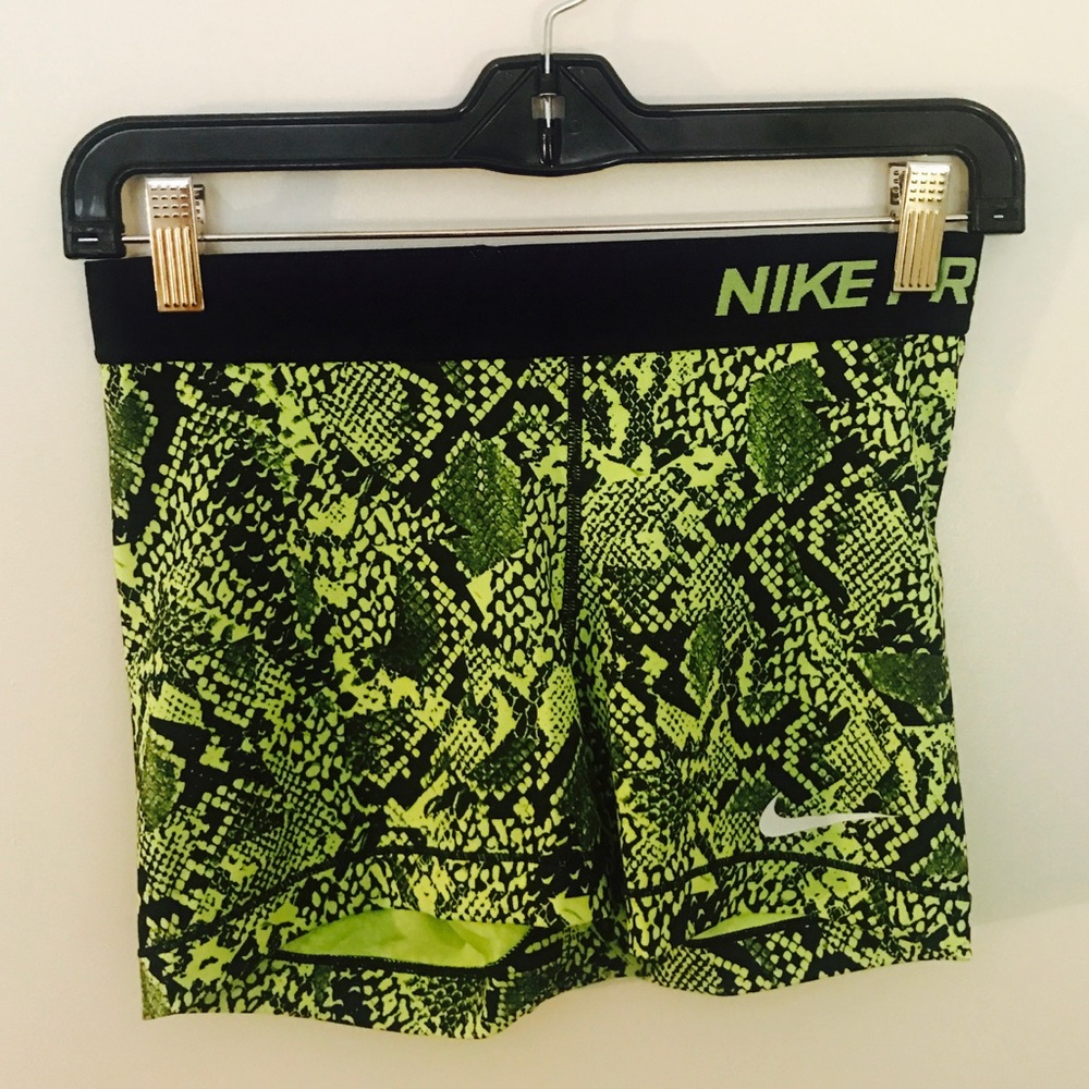 🆕 Nike Women Pro Compression Athletic Shorts🔥