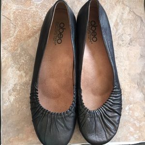 Abeo pewter flats size 9m nwob