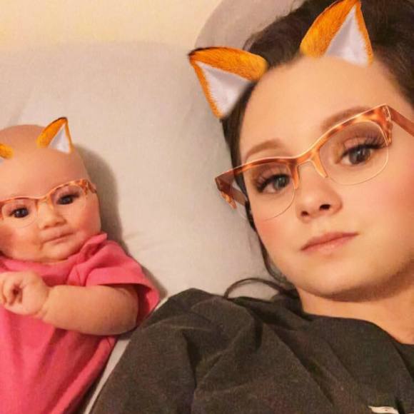 Meet your Posher, Courtney - Picture 1 of 1