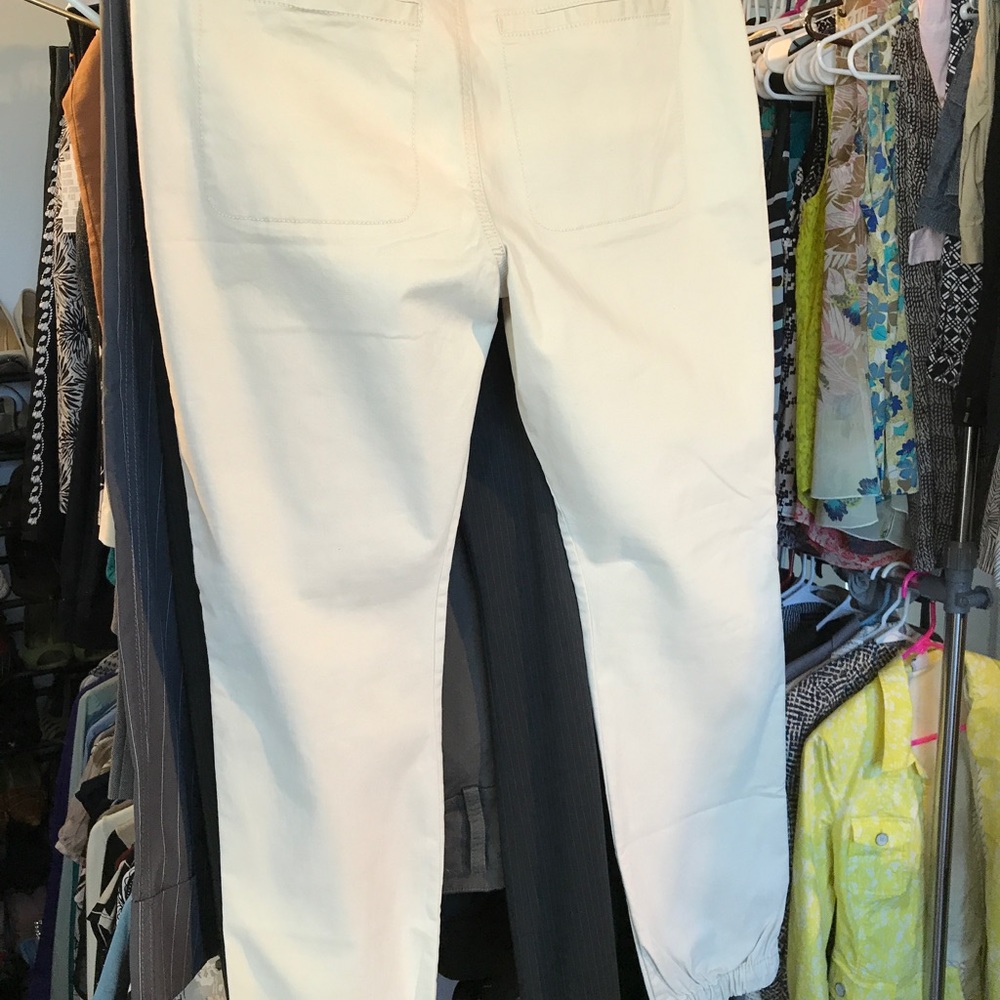 New 2017 Cabi Hutton pants size 8 in Sand