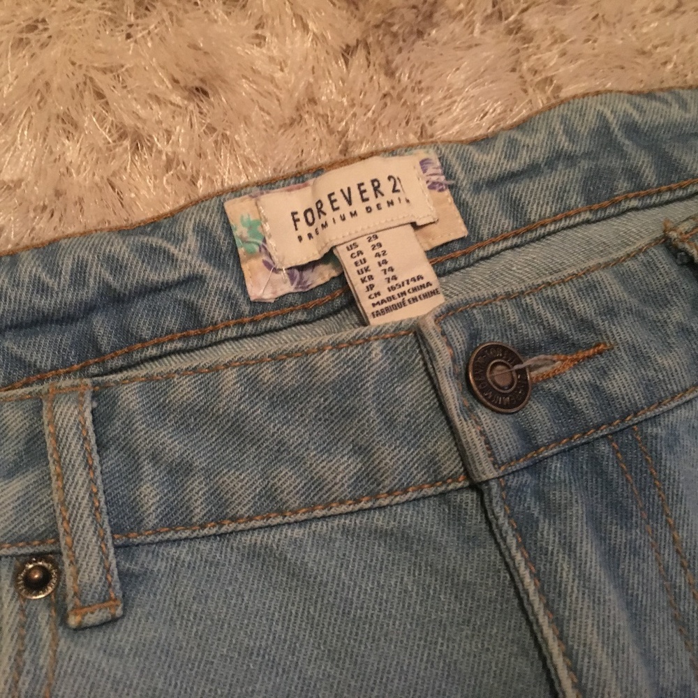 Shorts - Picture 3 of 4