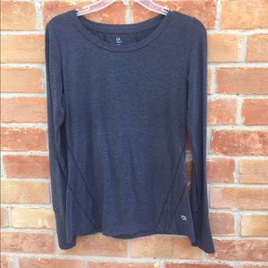 GAP fit. Long sleeve breathable active tee