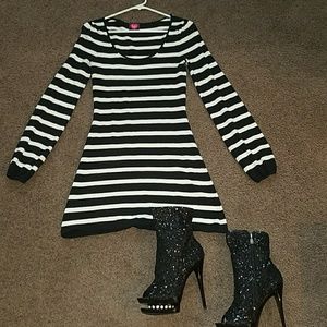 Black and white tunic dress