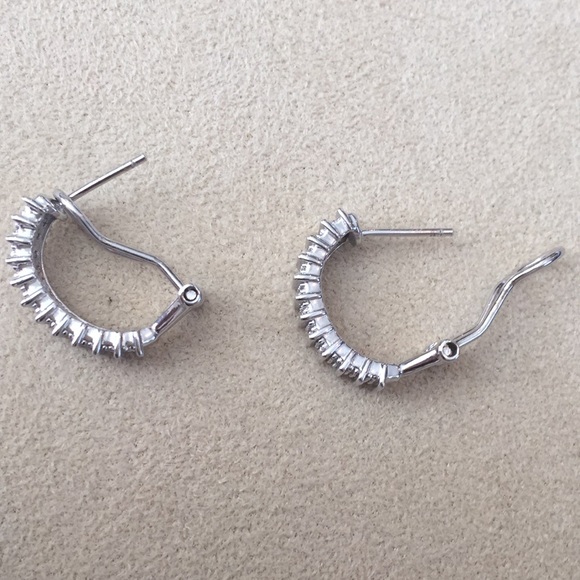 Sterling Silver and Diamond Earrings. New with tag - Picture 3 of 5