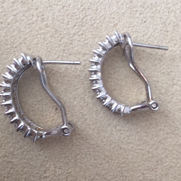 Sterling Silver and Diamond Earrings. New with tag - Picture 4 of 5