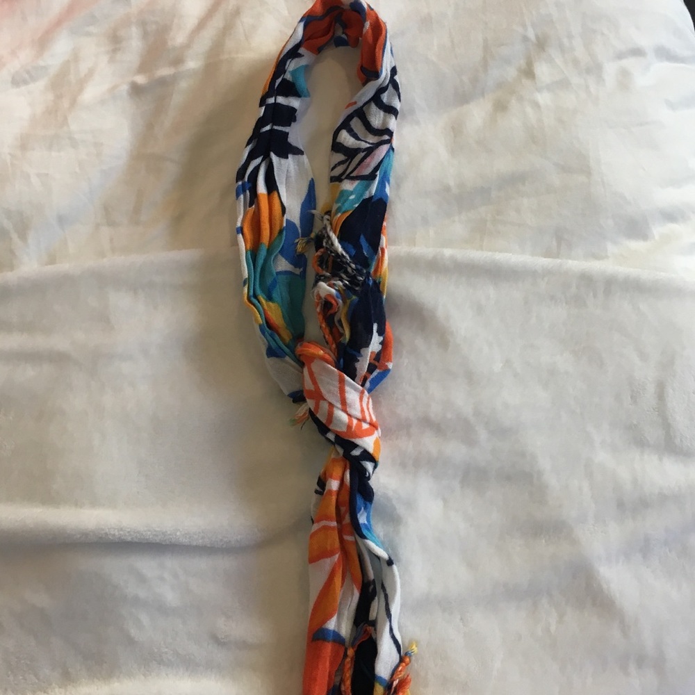 2 scarfs