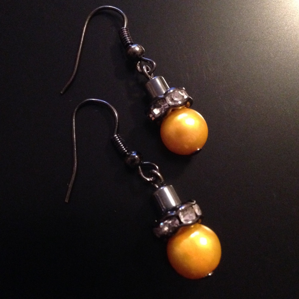 NEW TwisteDesignz Gold Pearls & Gunmetal Earrings