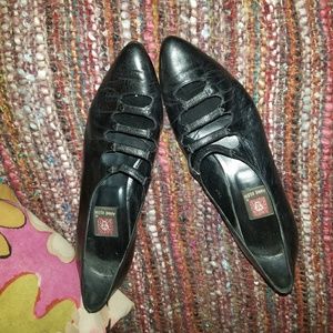 Anne Klein Black Leather Kitten Heel, size 8