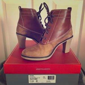 Johnston & Murphy Jeanie Lace Up Tan Nubuck Boot