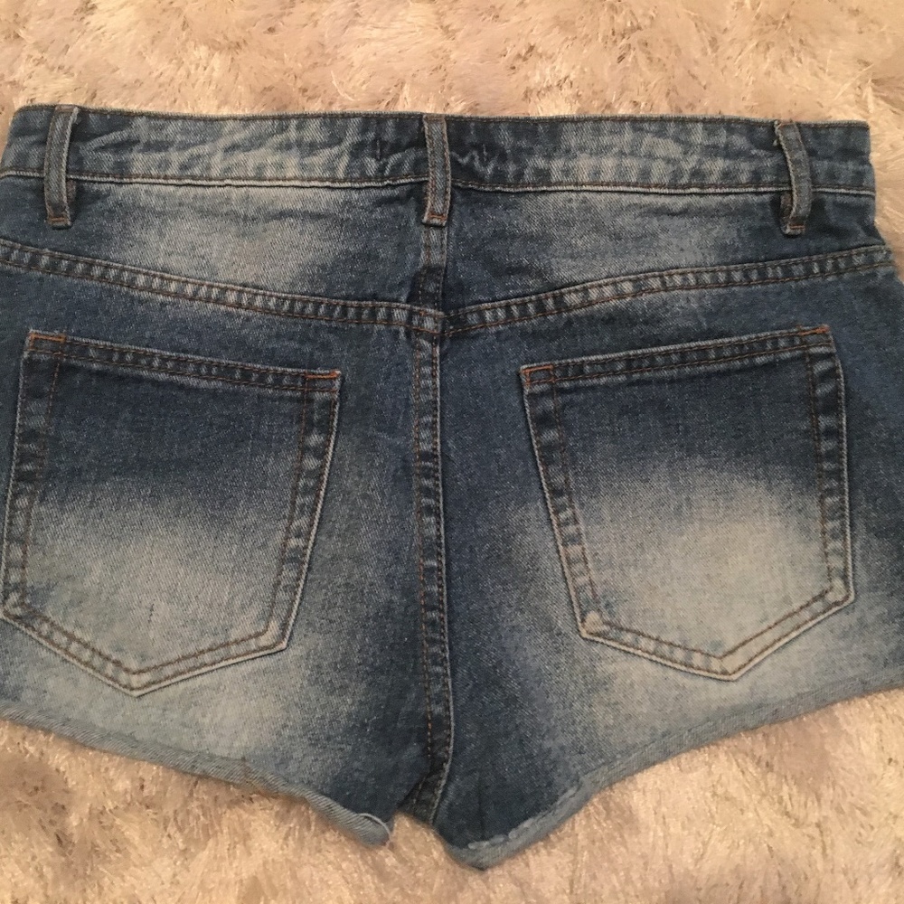 Shorts - Picture 3 of 3