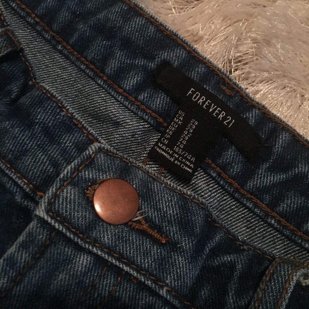 Shorts - Picture 2 of 3